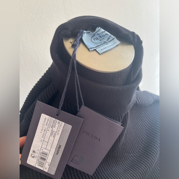 Prada Superfine Wool Black long sleeve turtleneck - Picture 3 of 8